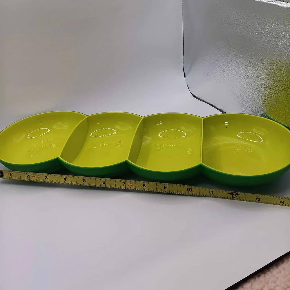 Green 4-Section Plastic Divided Serving Tray Scalloped Snack Dish 14 Inch